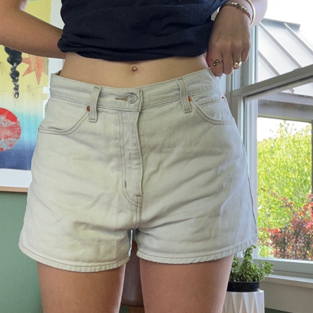 Levi's Shorts Size 28